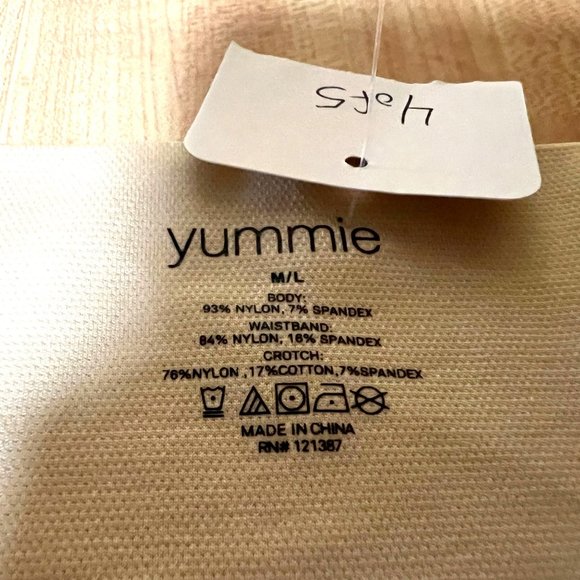 Yummie Ultralight Seamless Shaping Briefs Almond Light Beige M/L Med-Lar NWOT - Picture 3 of 4
